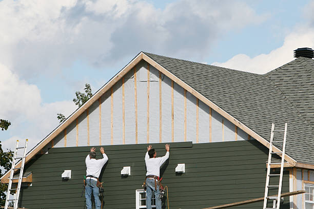 Professional Siding Contractor technician working in Chester, IL